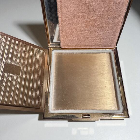 Vtg Elgin Powder Compact Cream Black Enamel Gold Mirrored Puff - Picture 6 of 6
